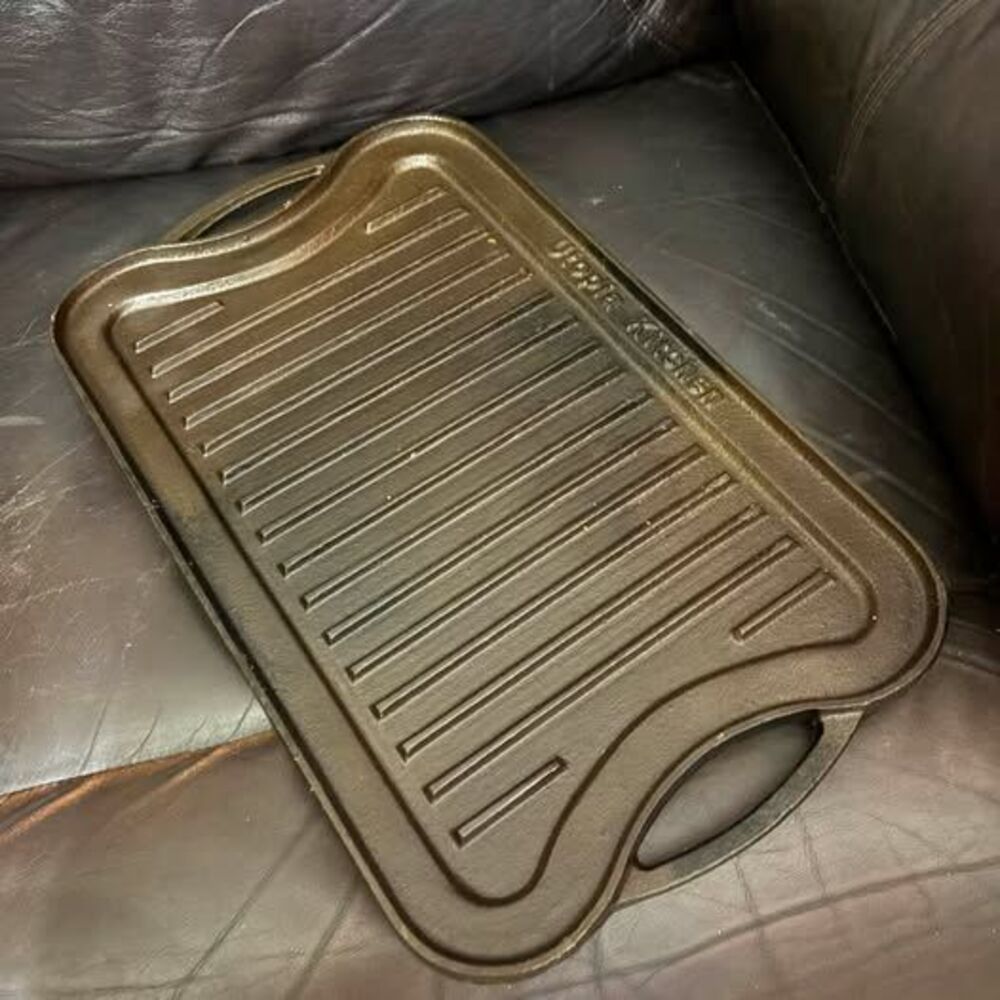 Utopia Kitchen Reversible 17” Cast Iron Griddle